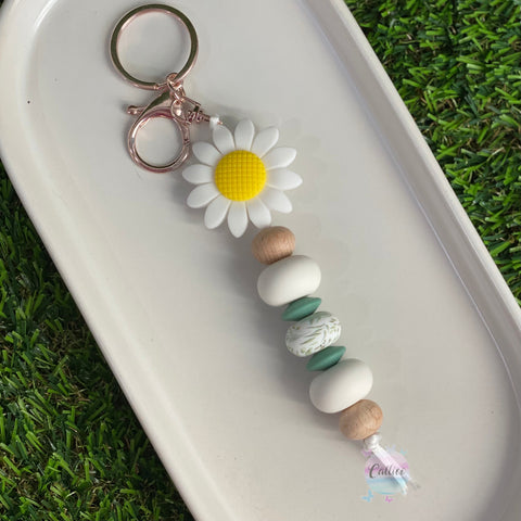 “Daisy Chain” Beaded Keychain